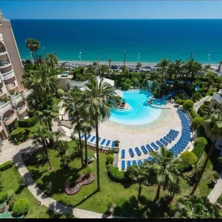 Vue , Piscine كان